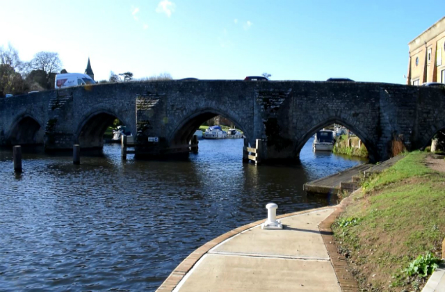 This image shows East Farleigh Bridge from the riverbank