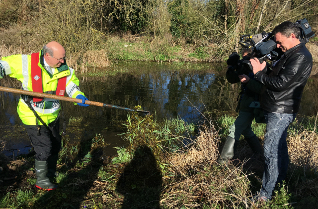 Lord Gardiner clearing floating pennywort