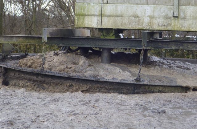 Image of brown water pollution in the River Thames.