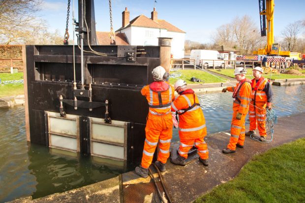 Four operational EA officers working on Thames improvements next to the river.