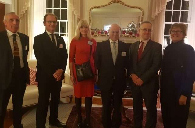 An image of Lord Gardiner and Chirstine Middlemiss meeting with representatives from the US Government, Members of Congress and representatives of the farming and veterinary industries.