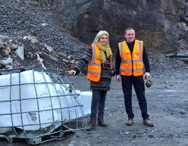 Picture of Environment Secretary George Eustice joined Dame Joanna Lumley at Alford’s Technologies in Somerset
